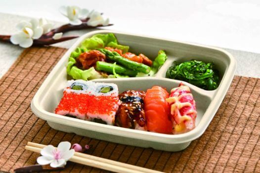 食材が入った弁当の写真