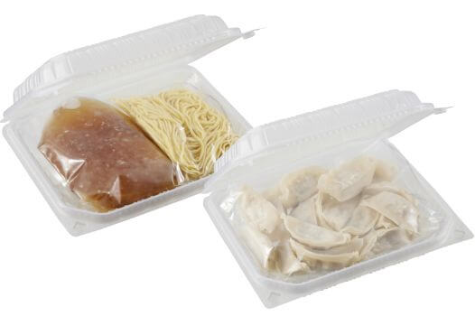 ラーメンが入った容器と餃子が入った容器の写真
